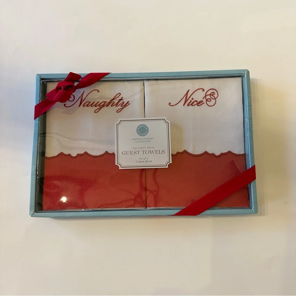 Martha Stewart Holiday Christmas Red and White Guest Towels